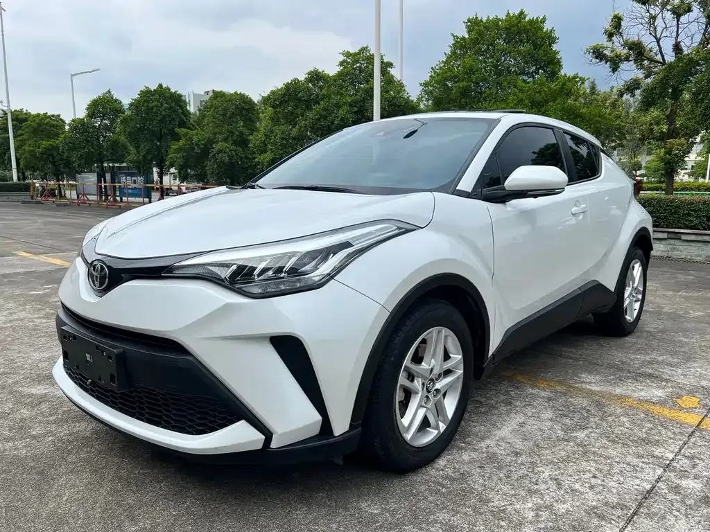 Toyota C-HR — фото 1