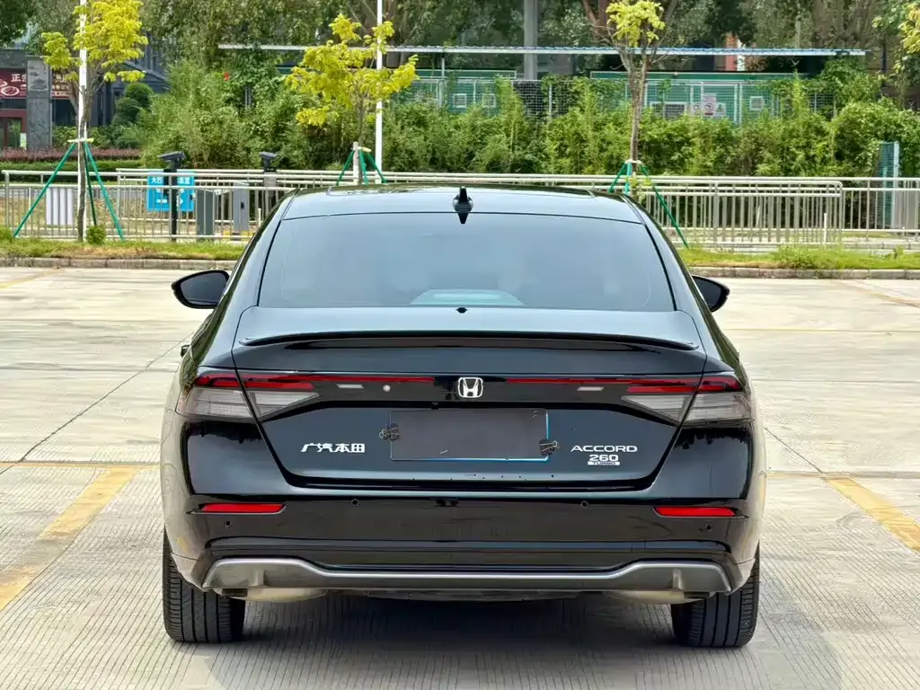 Honda Accord — фото 10