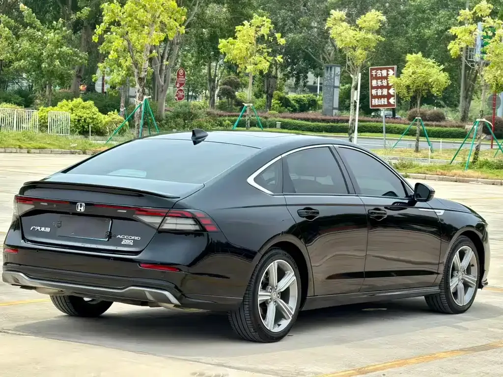 Honda Accord — фото 7