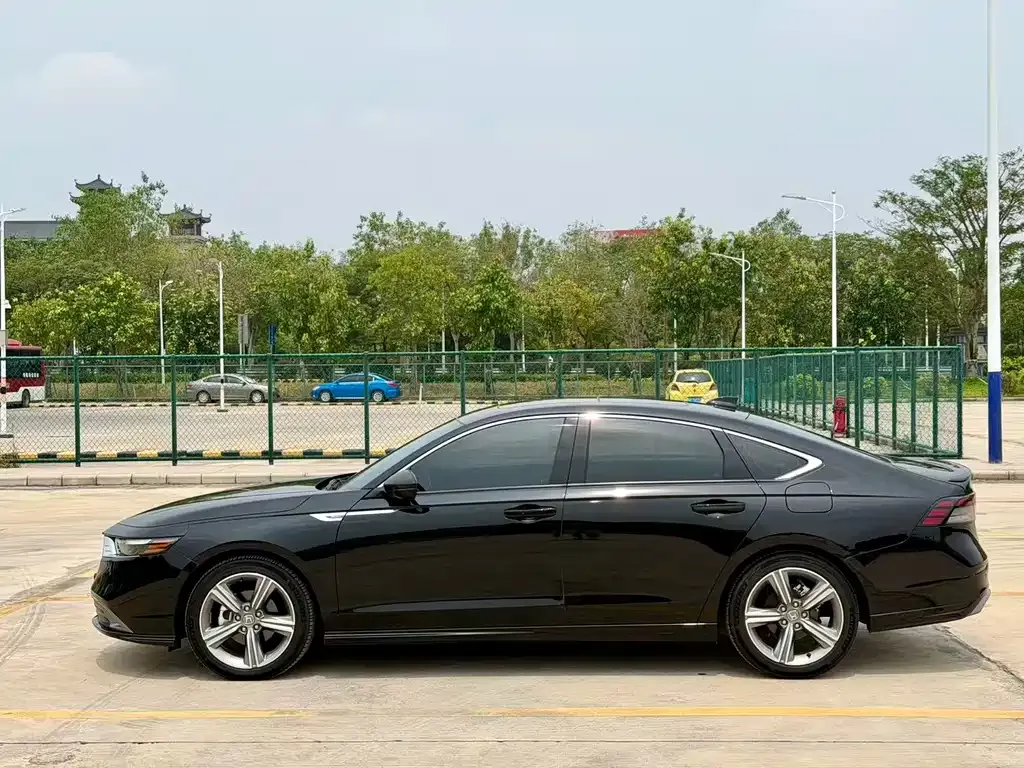 Honda Accord — фото 9