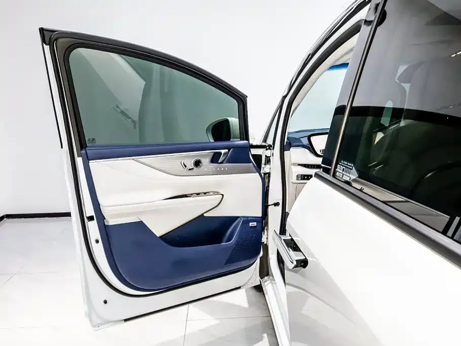 Buick GL8 Hybrid — фото 4