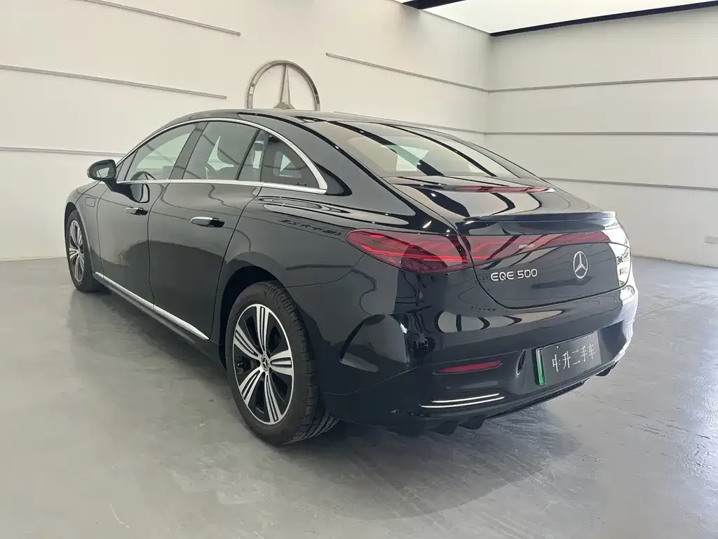 Mercedes-Benz EQE — фото 10