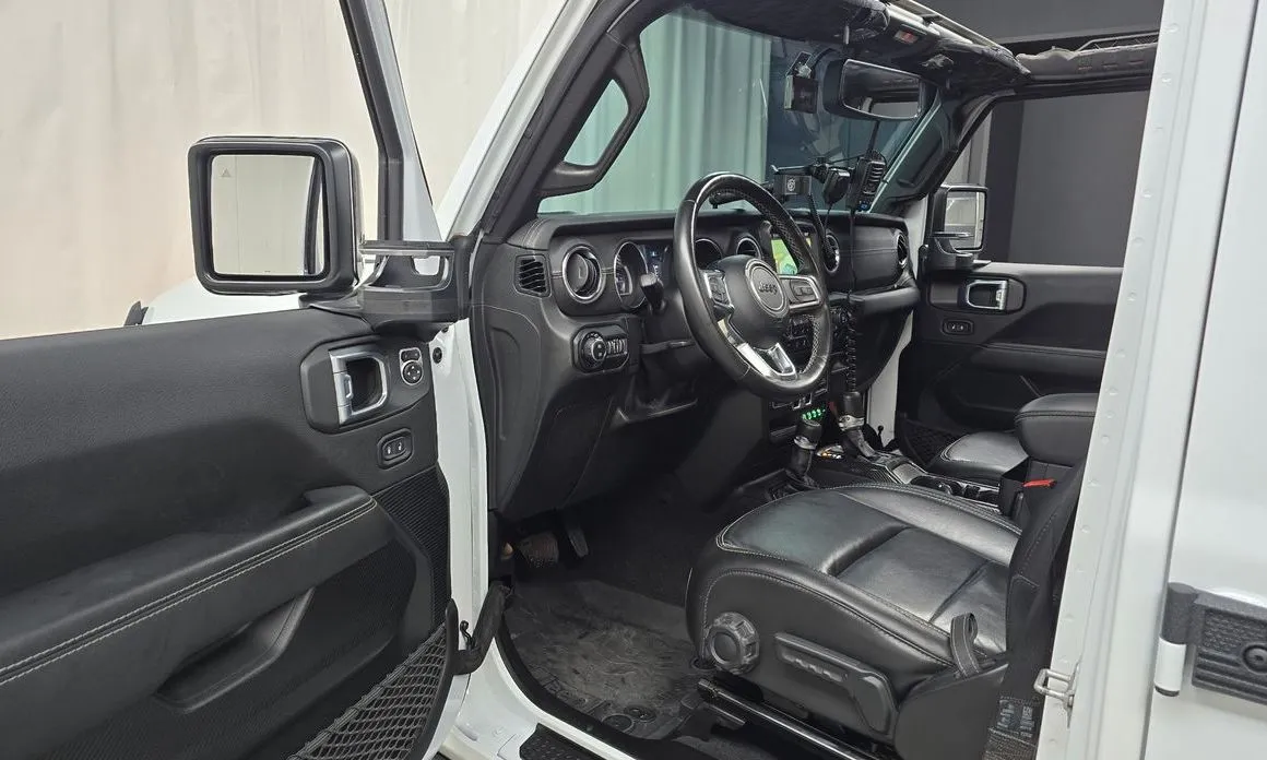 Jeep Wrangler — фото 10