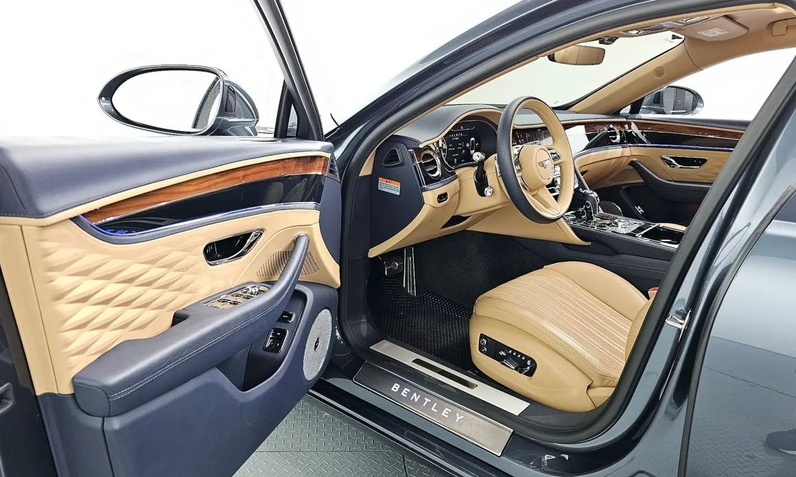 Bentley Flying Spur — фото 9