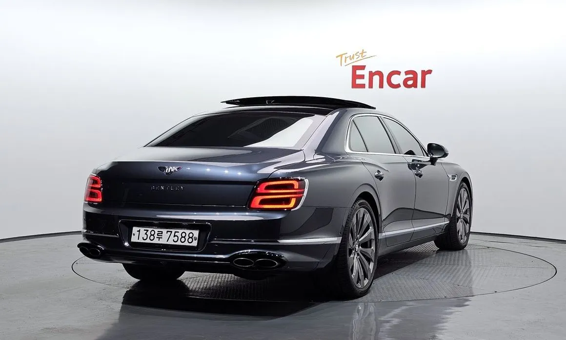 Bentley Flying Spur — фото 4
