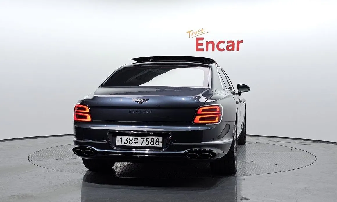 Bentley Flying Spur — фото 2