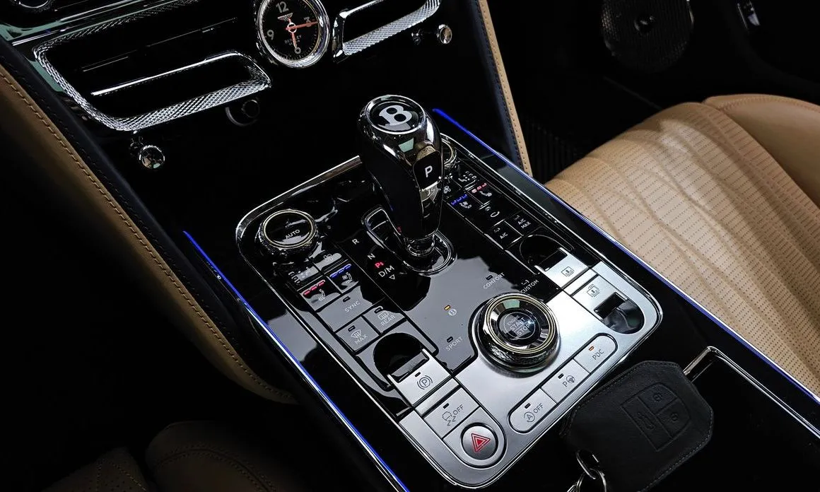 Bentley Flying Spur — фото 6