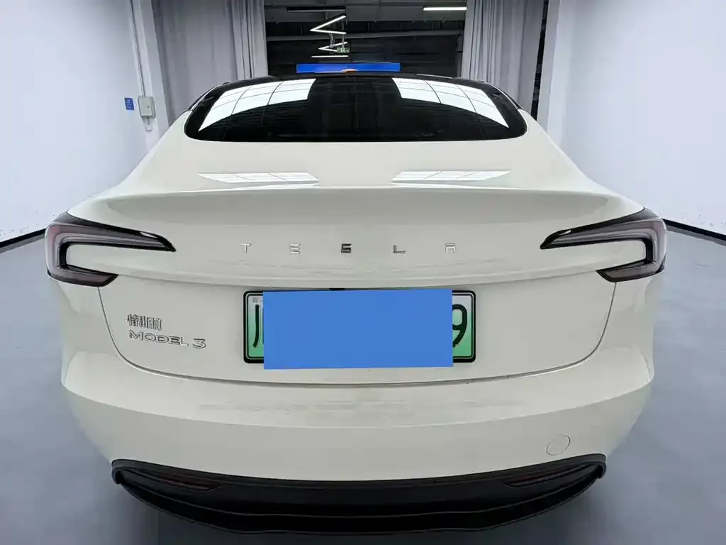 Tesla Model 3 — фото 4