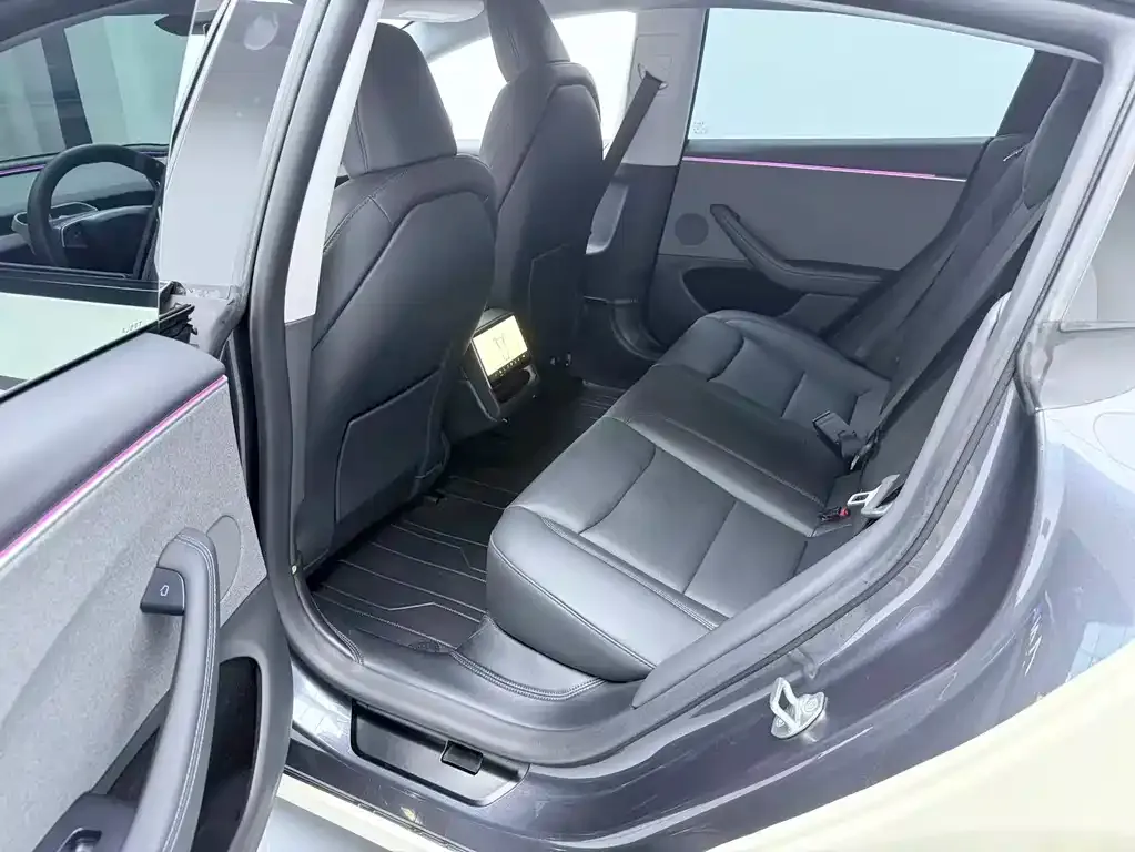 Tesla Model 3 — фото 8