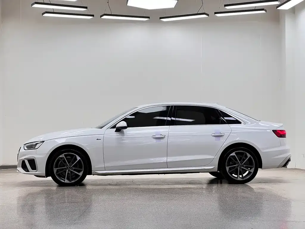 Audi A4L — фото 10