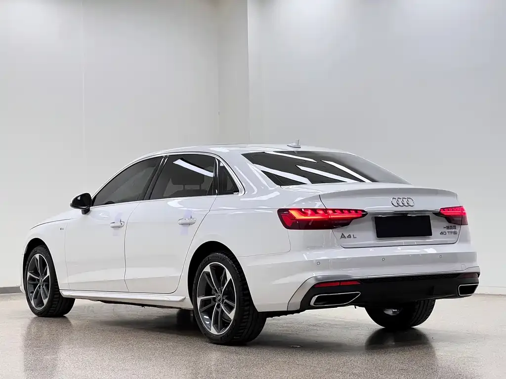 Audi A4L — фото 9