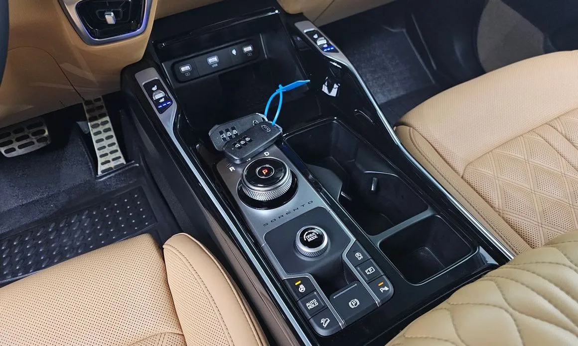 Kia Sorento — фото 8