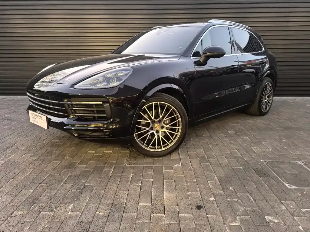 Porsche Cayenne — фото 1