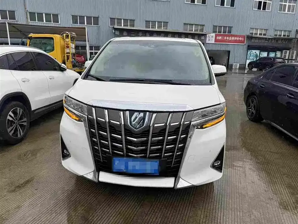 Toyota Alphard — фото 3