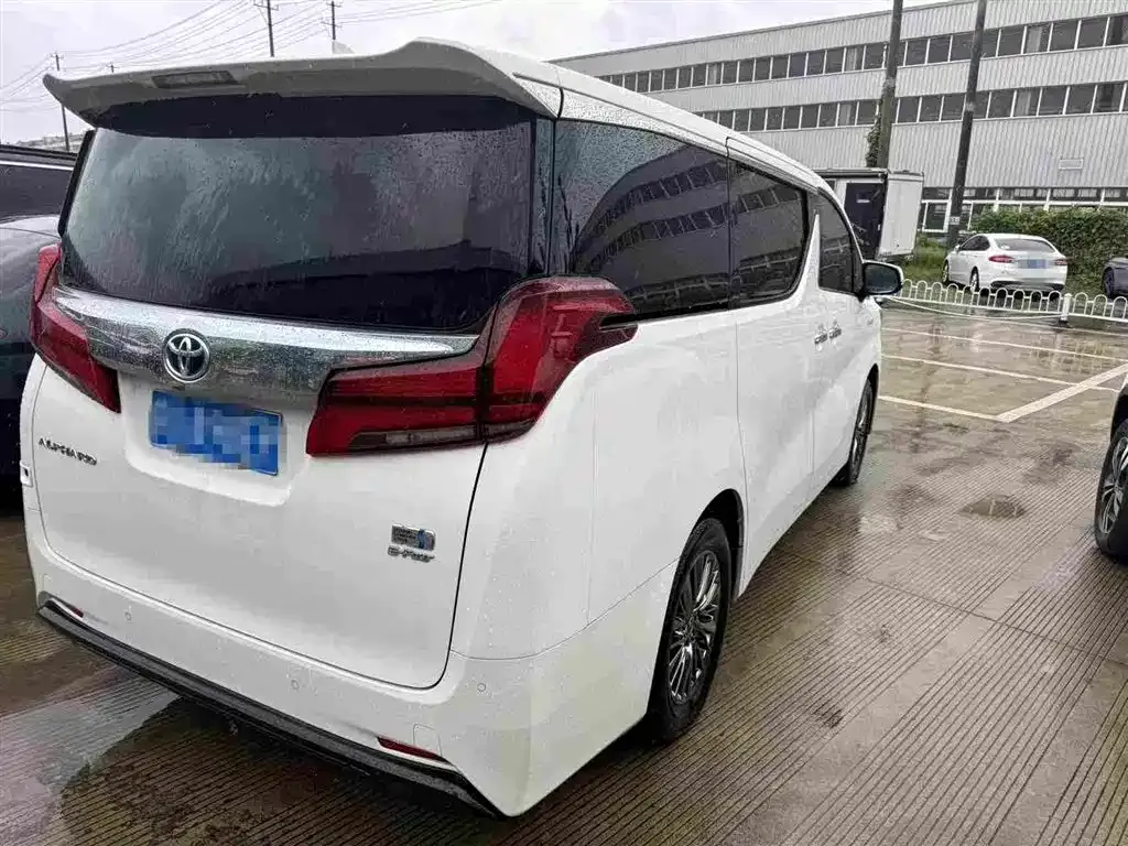 Toyota Alphard — фото 6