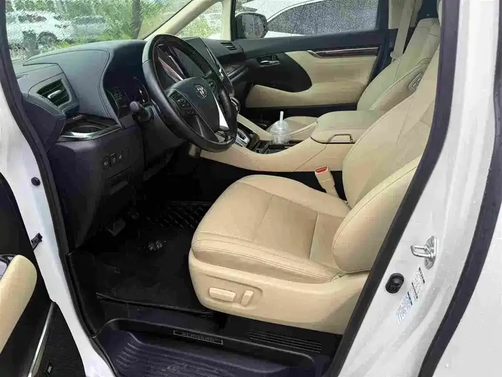 Toyota Alphard — фото 5