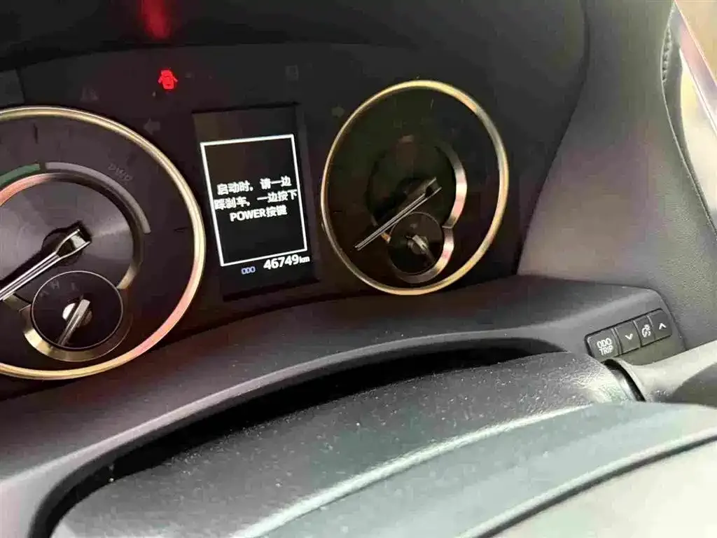Toyota Alphard — фото 2