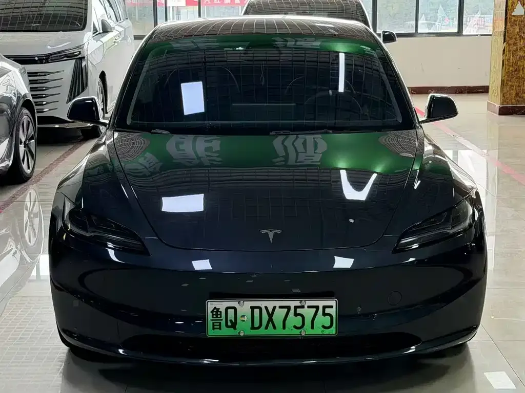 Tesla Model 3 — фото 1