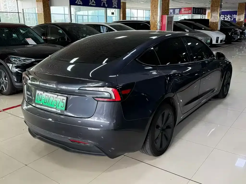 Tesla Model 3 — фото 8