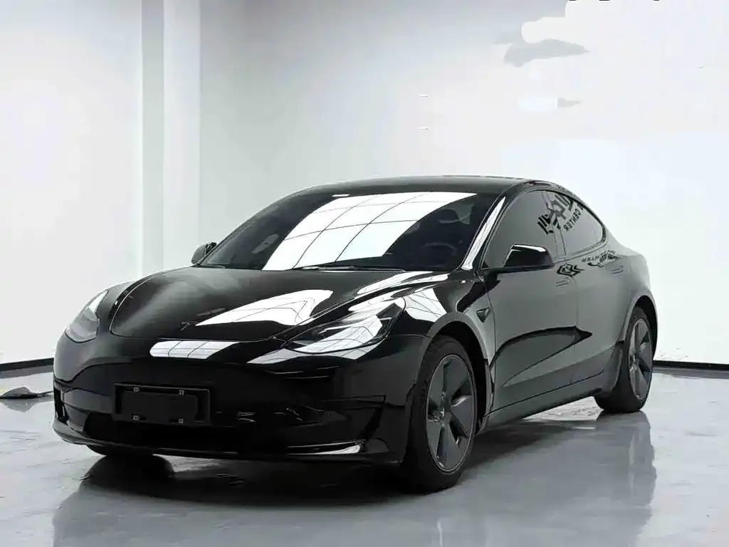 Tesla Model 3 — фото 1