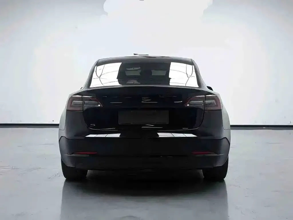 Tesla Model 3 — фото 4