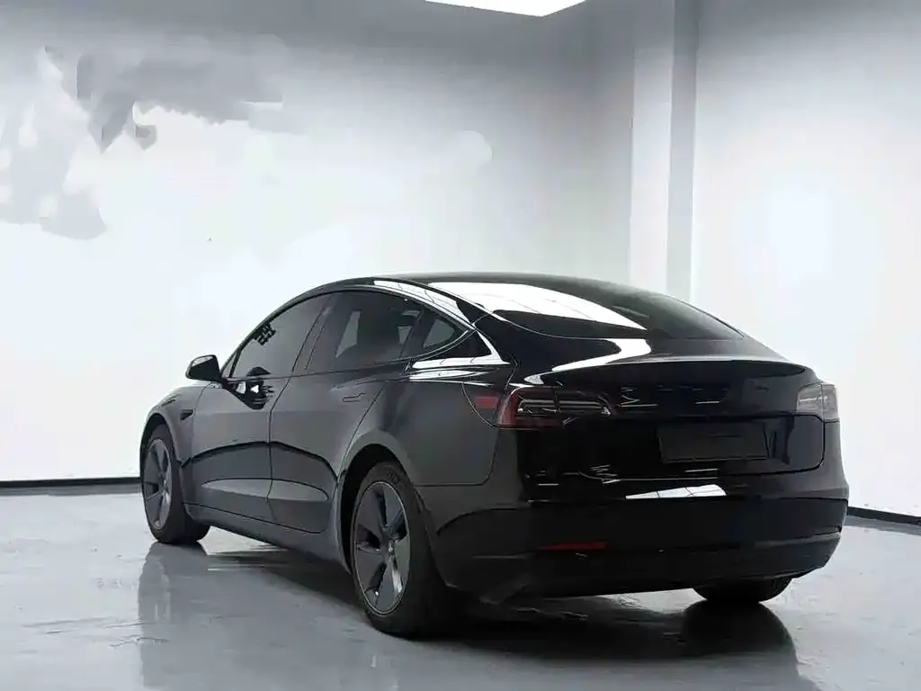 Tesla Model 3 — фото 5