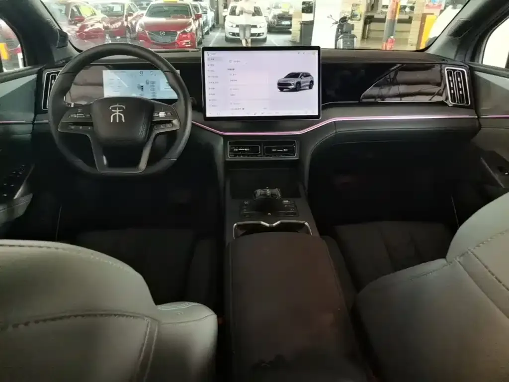 BYD L DM-i — фото 3