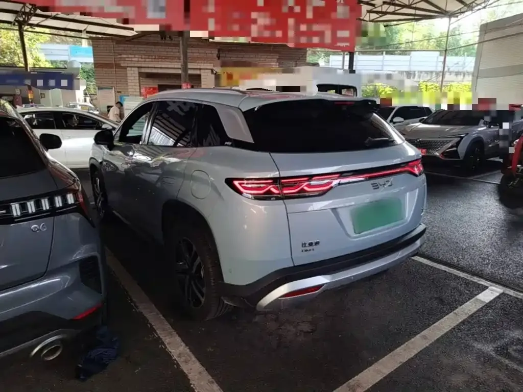 BYD L DM-i — фото 9