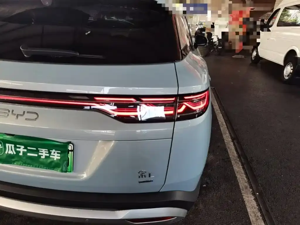 BYD L DM-i — фото 10