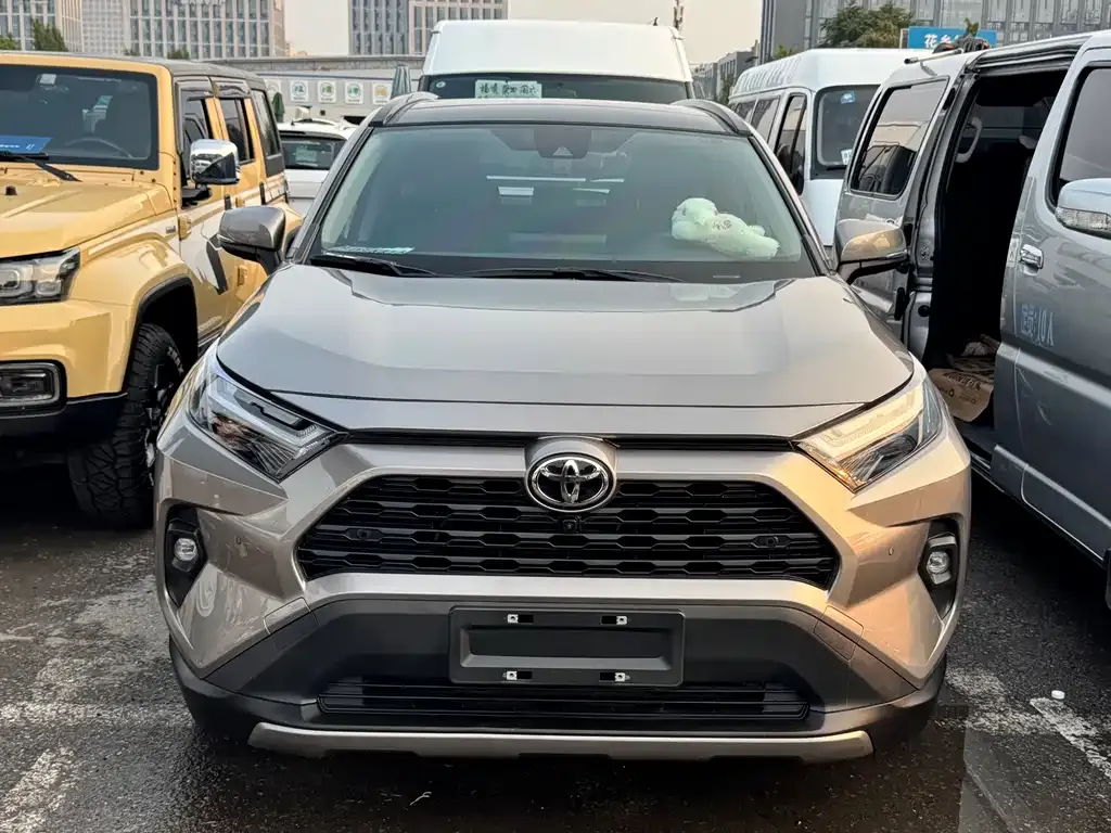 Toyota RAV4 — фото 9