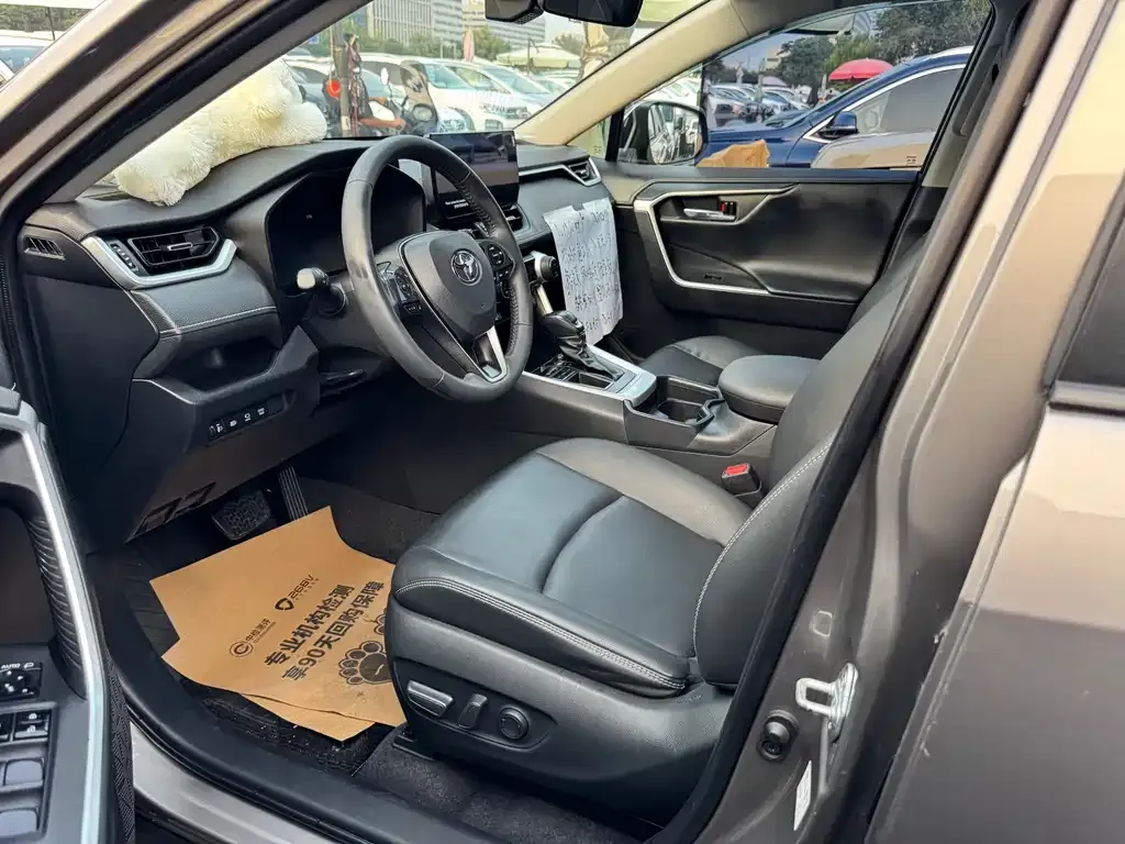 Toyota RAV4 — фото 2