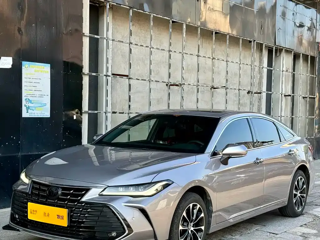 Toyota Avalon — фото 1