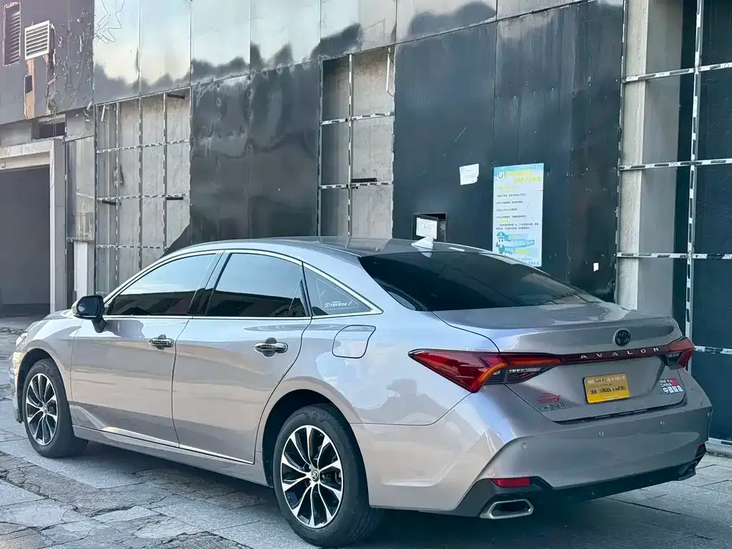 Toyota Avalon — фото 4