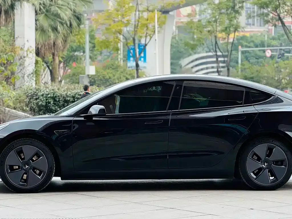 Tesla Model 3 — фото 10