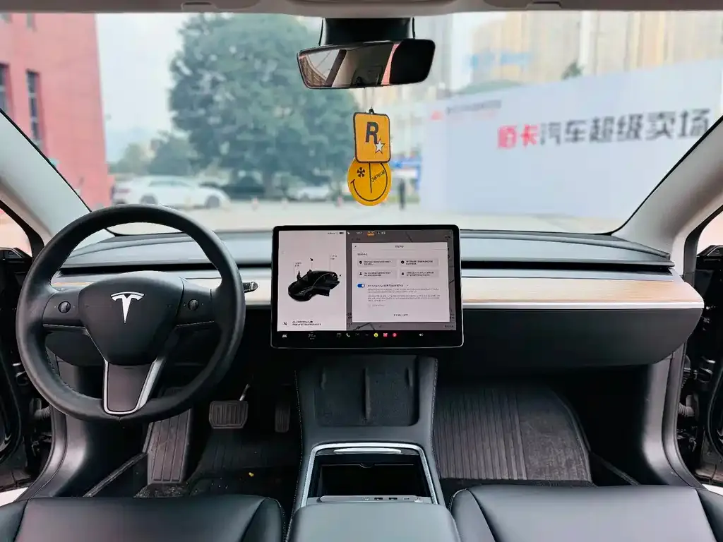 Tesla Model 3 — фото 2