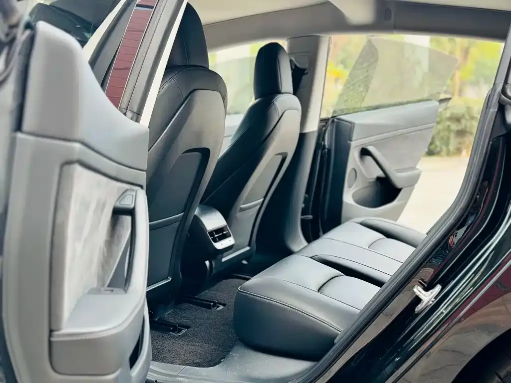 Tesla Model 3 — фото 9