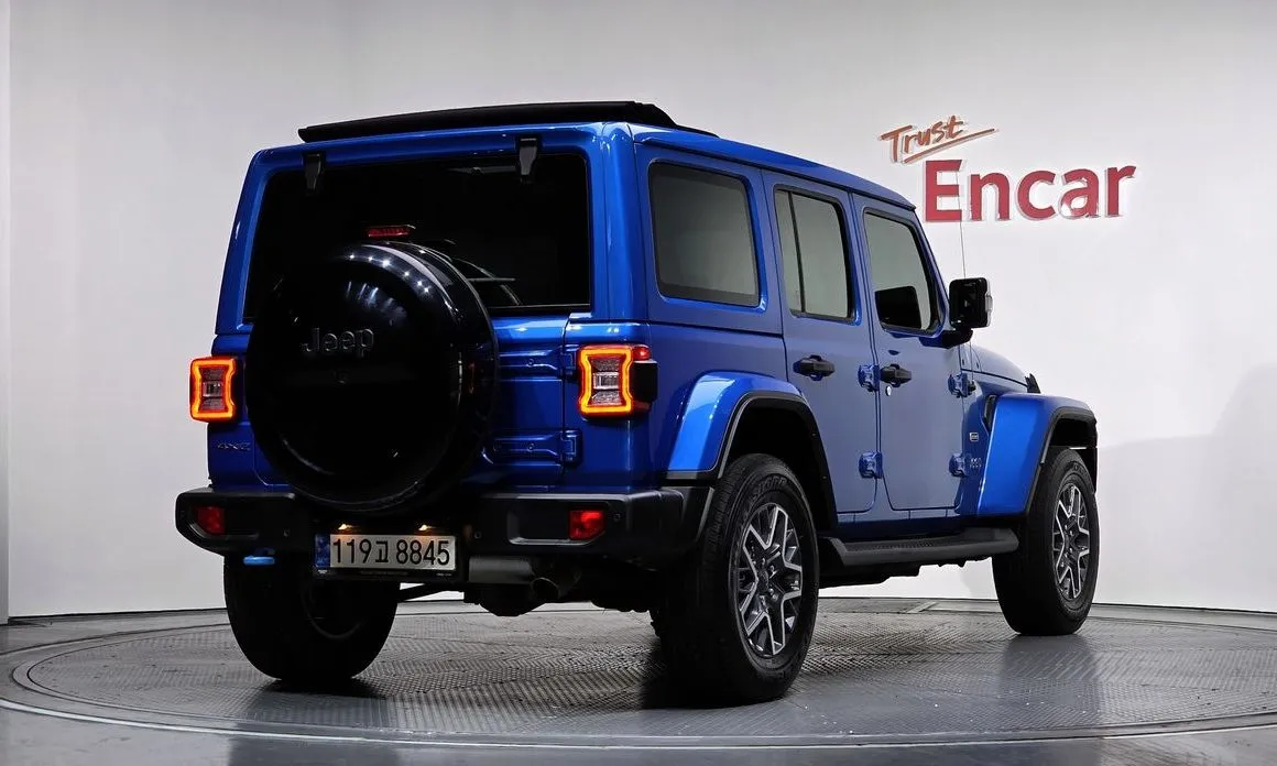 Jeep Wrangler — фото 10