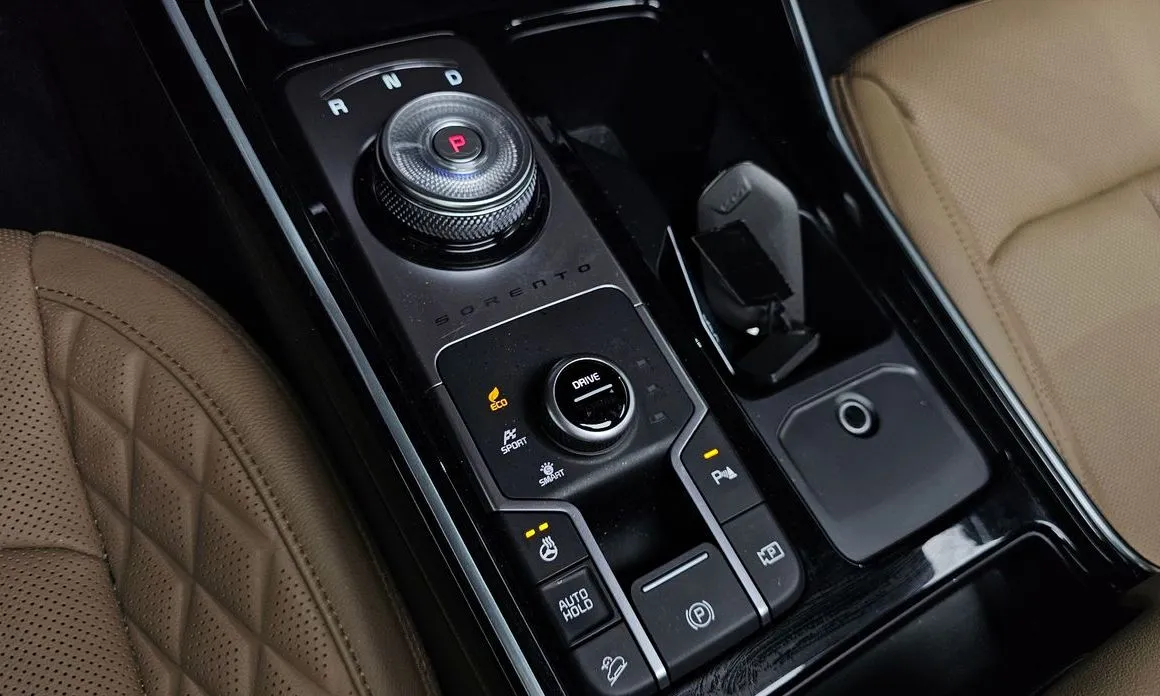 Kia Sorento — фото 9