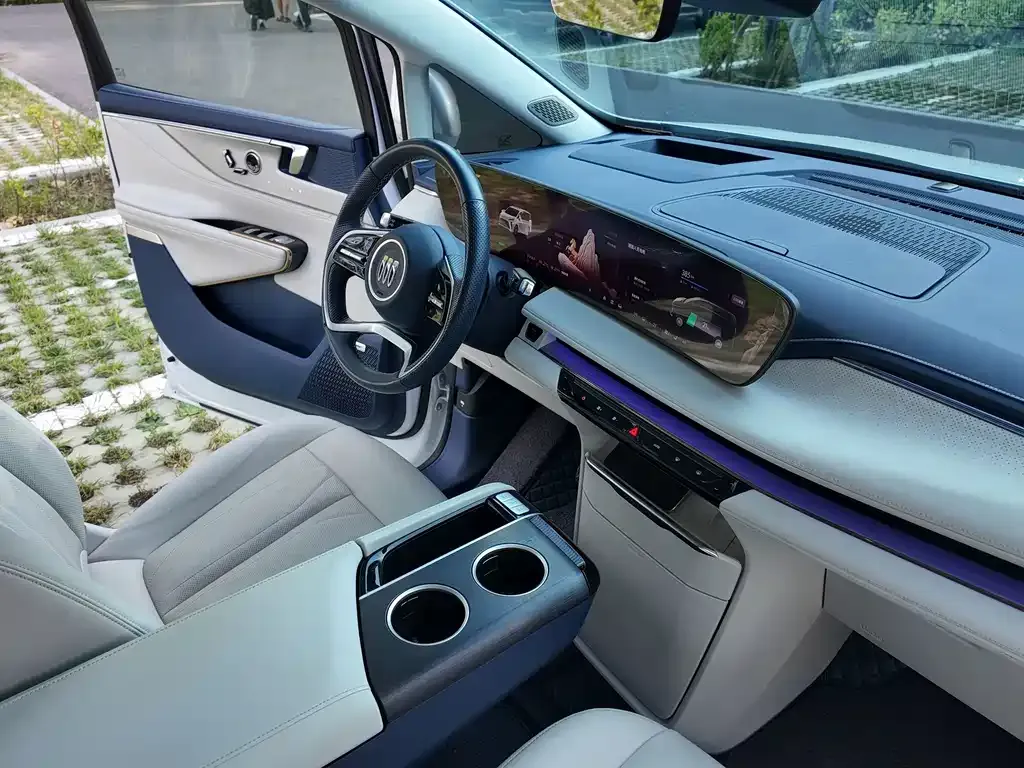 Buick GL8 Hybrid — фото 9
