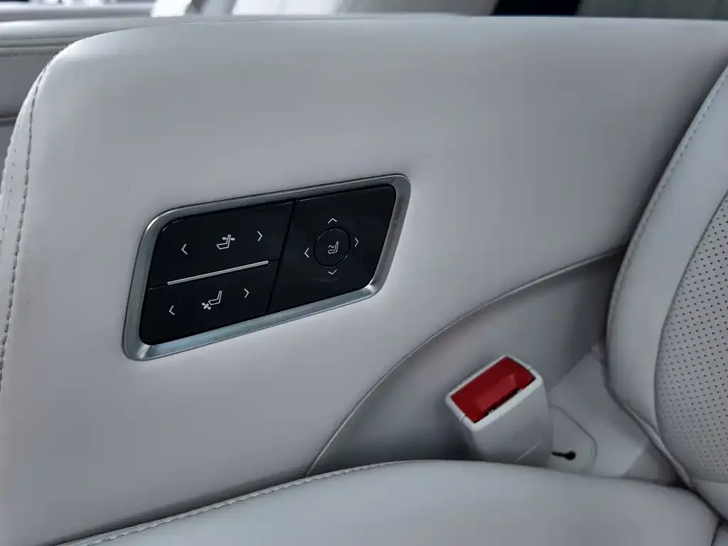Buick GL8 Hybrid — фото 2