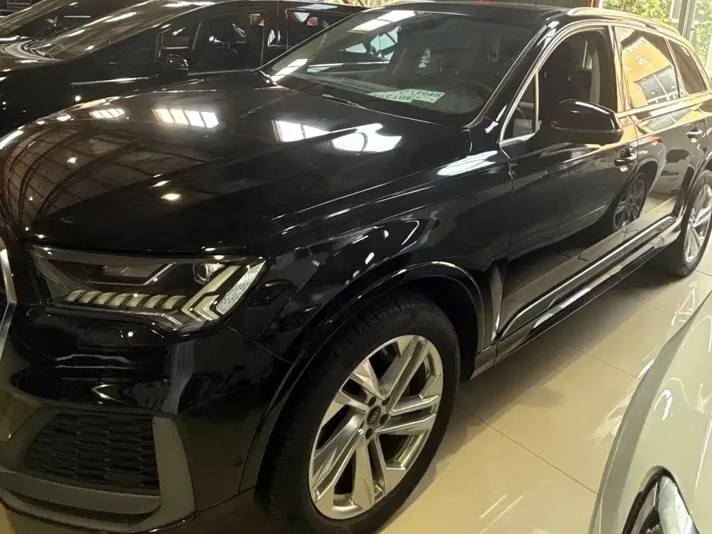 Audi Q7 — фото 1
