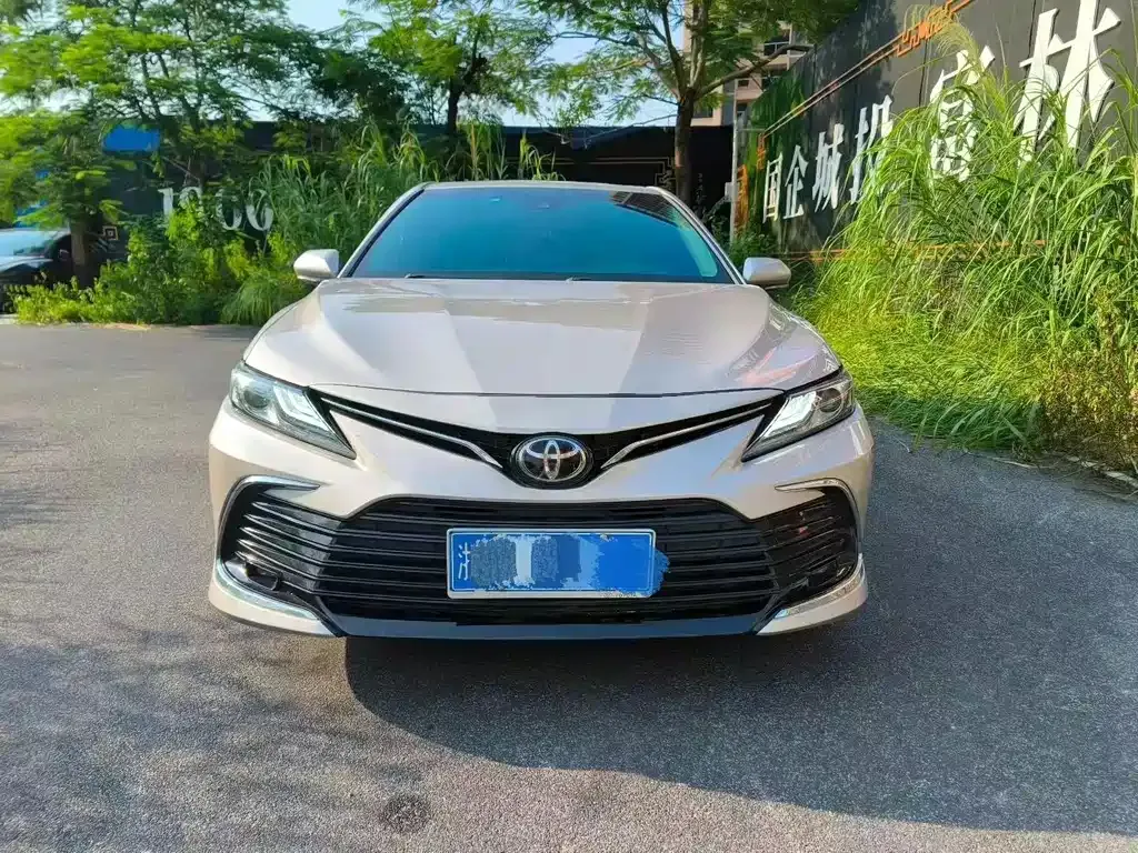 Toyota Camry — фото 9