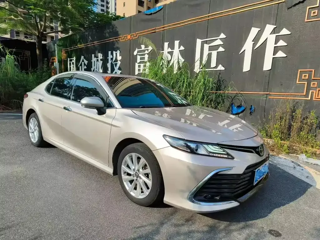 Toyota Camry — фото 8