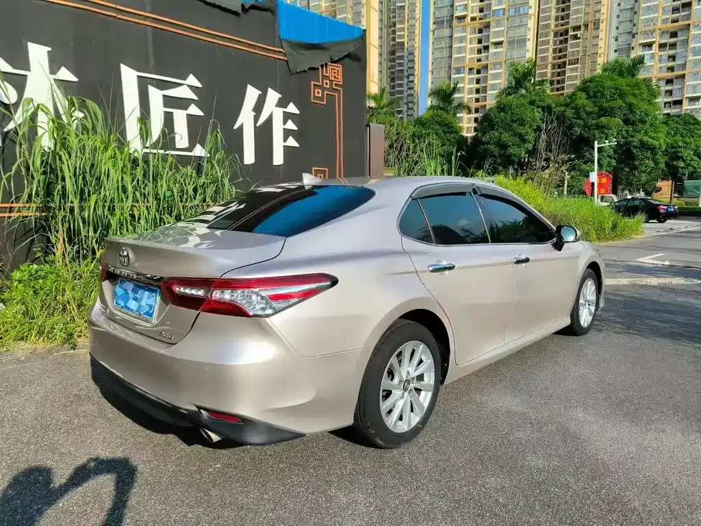 Toyota Camry — фото 7