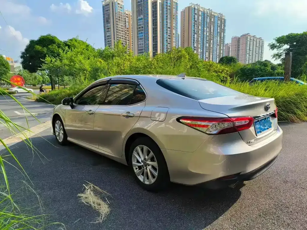 Toyota Camry — фото 5