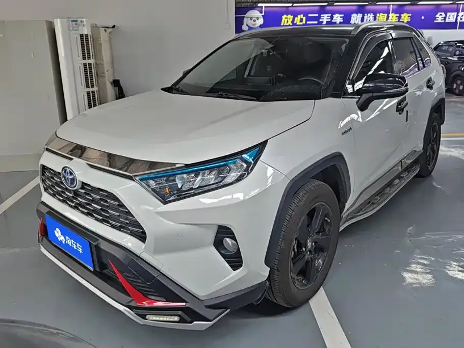 Toyota RAV4 — фото 1