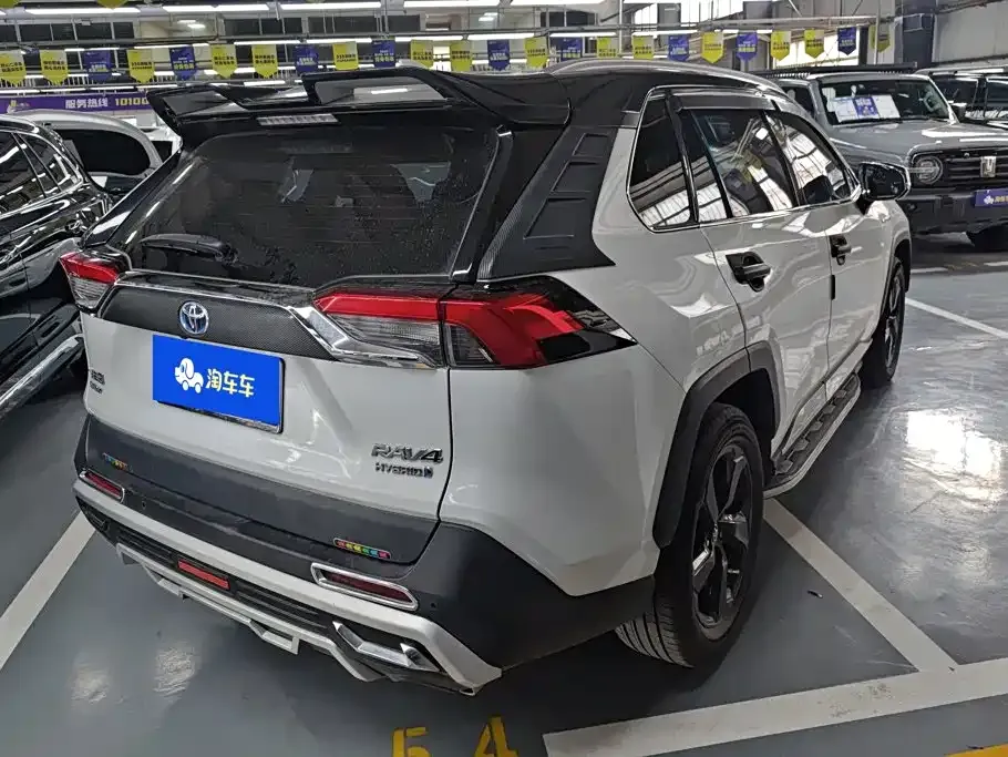 Toyota RAV4 — фото 10