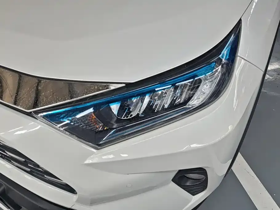 Toyota RAV4 — фото 2