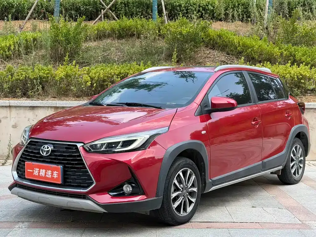Toyota Yaris L — фото 1
