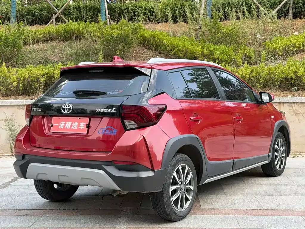 Toyota Yaris L — фото 5